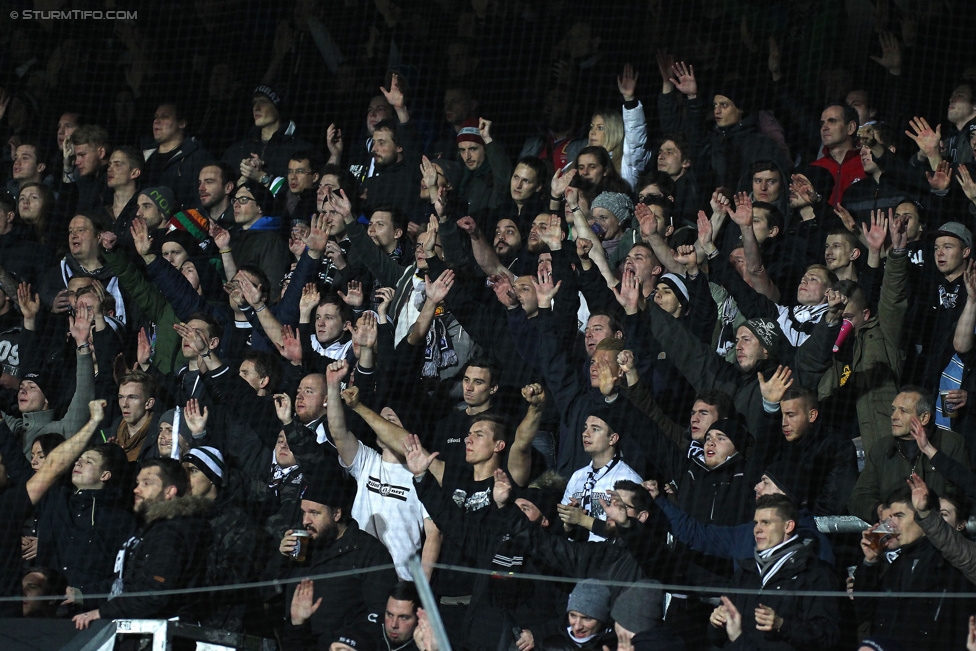 Austria Wien - Sturm Graz
Oesterreichische Fussball Bundesliga, 18. Runde, FK Austria Wien - SK Sturm Graz, Franz-Horr-Stadion Wien, 02.12.2015. 

Foto zeigt Fans von Sturm
