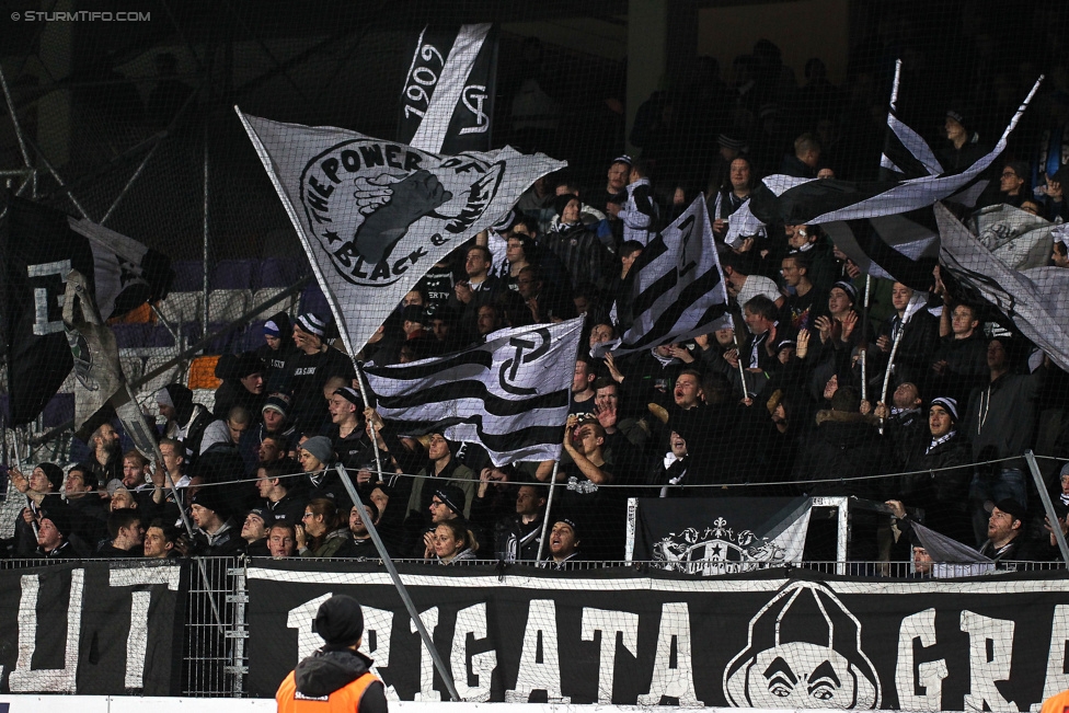 Austria Wien - Sturm Graz
Oesterreichische Fussball Bundesliga, 18. Runde, FK Austria Wien - SK Sturm Graz, Franz-Horr-Stadion Wien, 02.12.2015. 

Foto zeigt Fans von Sturm
