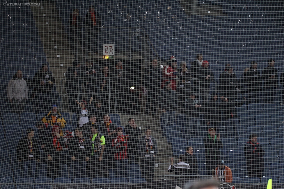 Sturm Graz - Admira Wacker
Oesterreichische Fussball Bundesliga, 19. Runde, SK Sturm Graz - FC Admiral Wacker Moedling, Stadion Liebenau Graz, 05.12.2015. 

Foto zeigt Fans von Admira
