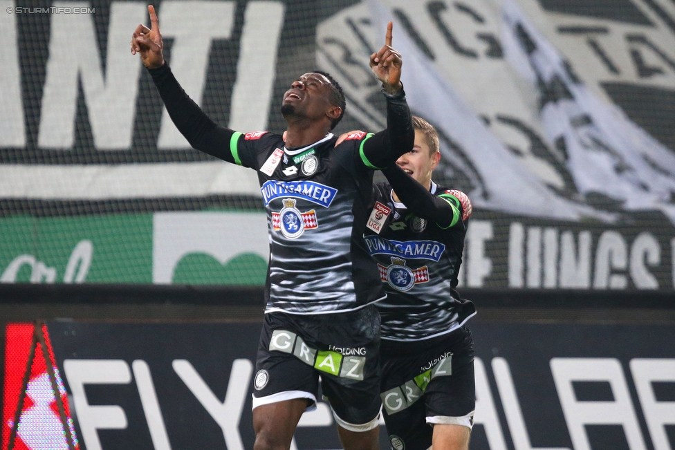 Sturm Graz - Groedig
Oesterreichische Fussball Bundesliga, 20. Runde, SK Sturm Graz - SV Groedig, Stadion Liebenau Graz, 12.12.2015. 

Foto zeigt Osagie Bright Edomwonyi (Sturm) und Andreas Gruber (Sturm)
Schlüsselwörter: torjubel