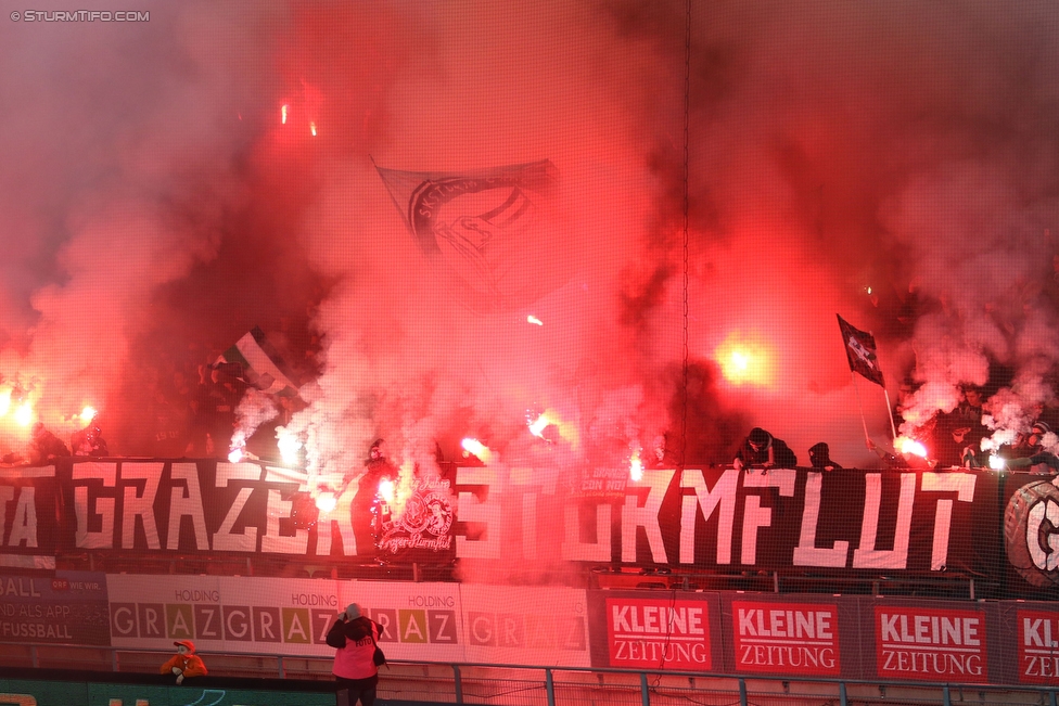 Sturm Graz - Rapid Wien
Oesterreichische Fussball Bundesliga, 23 Runde, SK Sturm Graz - SK Rapid Wien, Stadion Liebenau Graz, 21.02.2016. 

Foto zeigt Fans von Sturm mit einer Choreografie
Schlüsselwörter: pyrotechnik