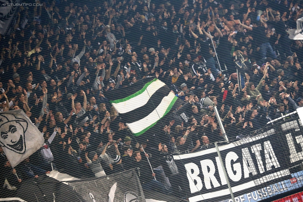 Sturm Graz - Rapid Wien
Oesterreichische Fussball Bundesliga, 23 Runde, SK Sturm Graz - SK Rapid Wien, Stadion Liebenau Graz, 21.02.2016. 

Foto zeigt Fans von Sturm
Schlüsselwörter: pyrotechnik