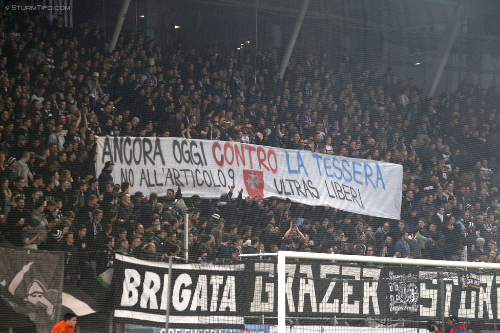 Sturm Graz - Rapid Wien
Oesterreichische Fussball Bundesliga, 23 Runde, SK Sturm Graz - SK Rapid Wien, Stadion Liebenau Graz, 21.02.2016. 

Foto zeigt Fans von Sturm
Schlüsselwörter: pyrotechnik