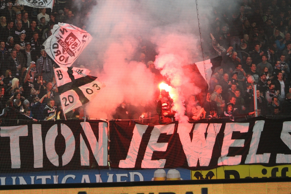 Sturm Graz - Rapid Wien
Oesterreichische Fussball Bundesliga, 23 Runde, SK Sturm Graz - SK Rapid Wien, Stadion Liebenau Graz, 21.02.2016. 

Foto zeigt Fans von Sturm
Schlüsselwörter: pyrotechnik