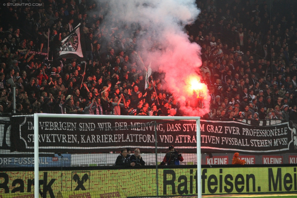 Sturm Graz - Rapid Wien
Oesterreichische Fussball Bundesliga, 23 Runde, SK Sturm Graz - SK Rapid Wien, Stadion Liebenau Graz, 21.02.2016. 

Foto zeigt Fans von Sturm
Schlüsselwörter: pyrotechnik