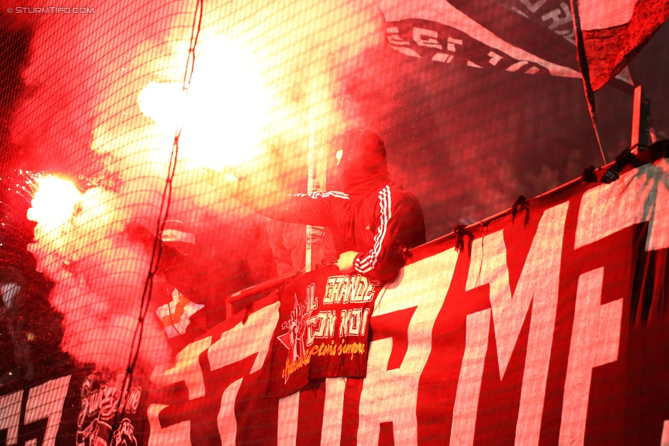 Sturm Graz - Rapid Wien
Oesterreichische Fussball Bundesliga, 23 Runde, SK Sturm Graz - SK Rapid Wien, Stadion Liebenau Graz, 21.02.2016. 

Foto zeigt Fans von Sturm
Schlüsselwörter: pyrotechnik