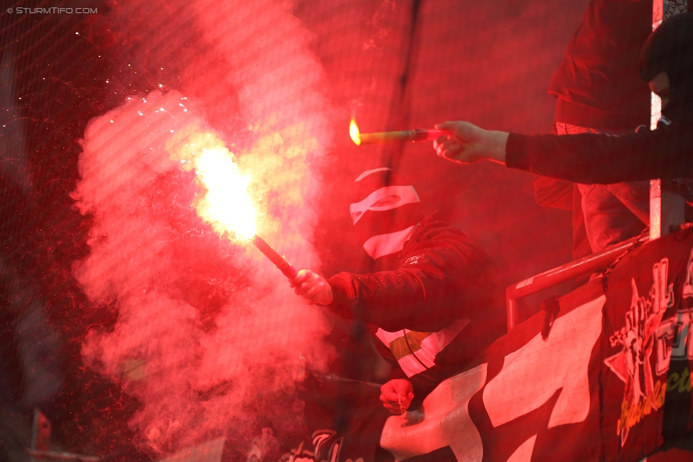 Sturm Graz - Rapid Wien
Oesterreichische Fussball Bundesliga, 23 Runde, SK Sturm Graz - SK Rapid Wien, Stadion Liebenau Graz, 21.02.2016. 

Foto zeigt Fans von Sturm
Schlüsselwörter: pyrotechnik