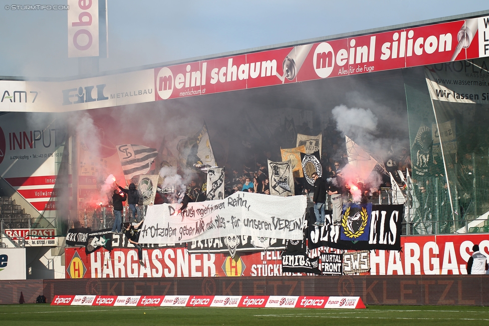 Ried - Sturm Graz
Oesterreichische Fussball Bundesliga, 24. Runde, SV Ried - SK Sturm Graz, Arena Ried, 27.02.2016. 

Foto zeigt Fans von Sturm mit einem Spruchband
Schlüsselwörter: pyrotechnik