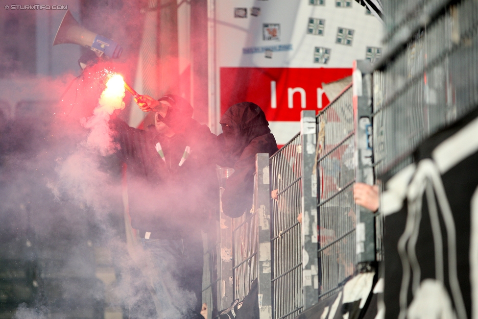 Ried - Sturm Graz
Oesterreichische Fussball Bundesliga, 24. Runde, SV Ried - SK Sturm Graz, Arena Ried, 27.02.2016. 

Foto zeigt Fans von Sturm
Schlüsselwörter: pyrotechnik