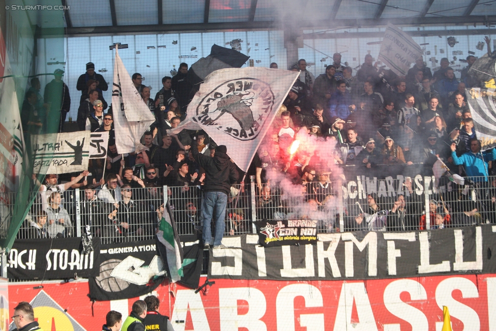 Ried - Sturm Graz
Oesterreichische Fussball Bundesliga, 24. Runde, SV Ried - SK Sturm Graz, Arena Ried, 27.02.2016. 

Foto zeigt Fans von Sturm
Schlüsselwörter: pyrotechnik