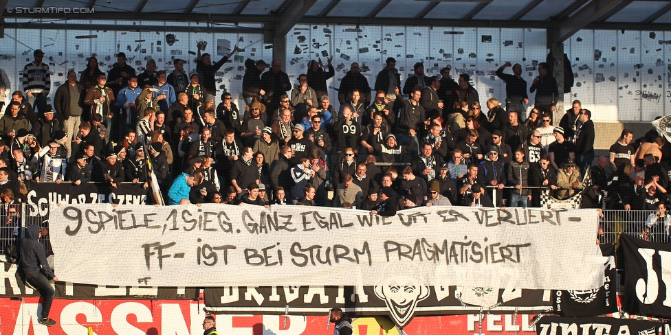 Ried - Sturm Graz
Oesterreichische Fussball Bundesliga, 24. Runde, SV Ried - SK Sturm Graz, Arena Ried, 27.02.2016. 

Foto zeigt Fans von Sturm mit einem Spruchband
Schlüsselwörter: protest