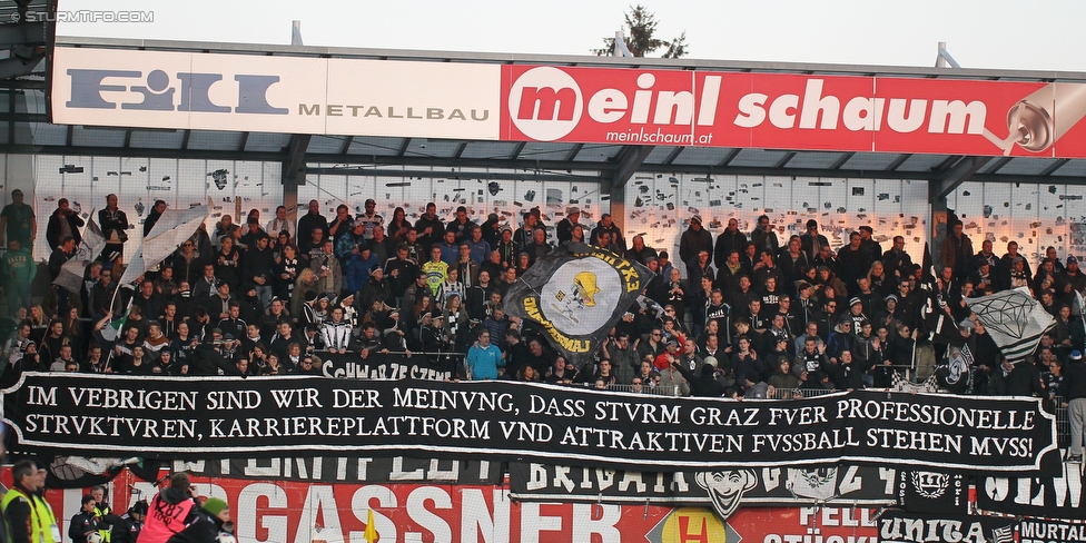 Ried - Sturm Graz
Oesterreichische Fussball Bundesliga, 24. Runde, SV Ried - SK Sturm Graz, Arena Ried, 27.02.2016. 

Foto zeigt Fans von Sturm mit einem Spruchband
Schlüsselwörter: protest