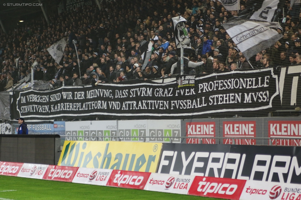 Sturm Graz - RB Salzburg
Oesterreichische Fussball Bundesliga, 25. Runde, SK Sturm Graz - FC RB Salzburg, Stadion Liebenau Graz, 02.03.2016. 

Foto zeigt Fans von Sturm mit einem Spruchband
Schlüsselwörter: protest