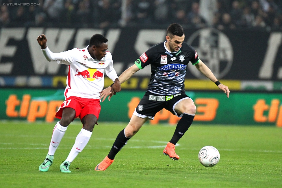 Sturm Graz - RB Salzburg
Oesterreichische Fussball Bundesliga, 25. Runde, SK Sturm Graz - FC RB Salzburg, Stadion Liebenau Graz, 02.03.2016. 

Foto zeigt Dimitri Oberlin (Salzburg) und Charalampos Lykogiannis (Sturm)
