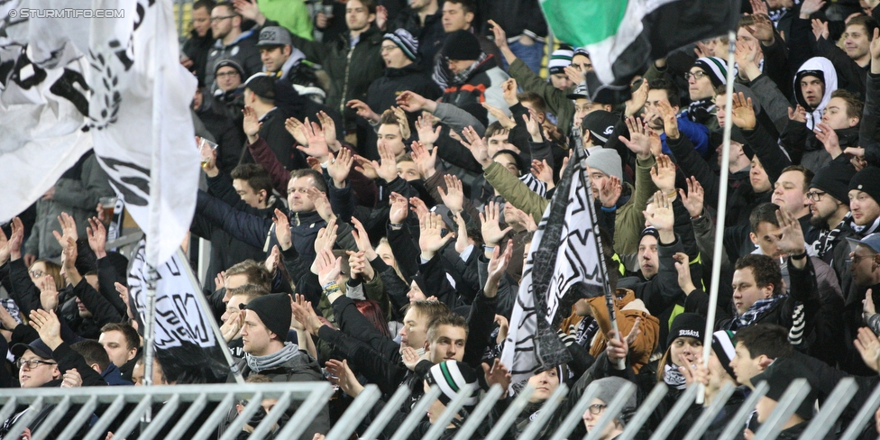 Mattersburg - Sturm Graz
Oesterreichische Fussball Bundesliga, 26. Runde, SV Mattersburg - SK Sturm Graz, Pappelstadion Mattersburg, 05.03.2016. 

Foto zeigt Fans von Sturm
