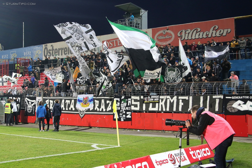 Admira Wacker - Sturm Graz
Oesterreichische Fussball Bundesliga, 28. Runde, FC Admira Wacker Moedling - SK Sturm Graz, Stadion Suedstadt Maria Enzersdorf, 19.03.2016. 

Foto zeigt Fans von Sturm
