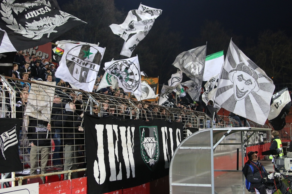 Admira Wacker - Sturm Graz
Oesterreichische Fussball Bundesliga, 28. Runde, FC Admira Wacker Moedling - SK Sturm Graz, Stadion Suedstadt Maria Enzersdorf, 19.03.2016. 

Foto zeigt Fans von Sturm
