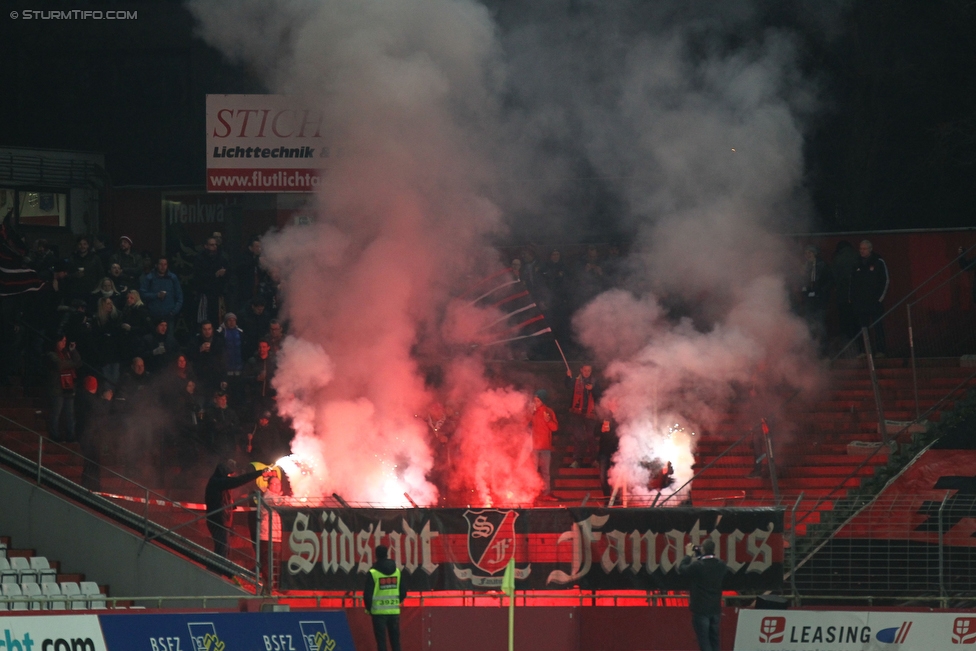 Admira Wacker - Sturm Graz
Oesterreichische Fussball Bundesliga, 28. Runde, FC Admira Wacker Moedling - SK Sturm Graz, Stadion Suedstadt Maria Enzersdorf, 19.03.2016. 

Foto zeigt Fans der Admira
Schlüsselwörter: pyrotechnik