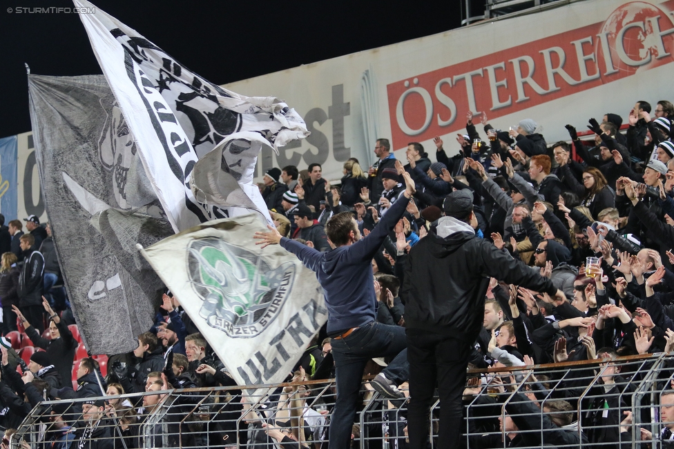 Admira Wacker - Sturm Graz
Oesterreichische Fussball Bundesliga, 28. Runde, FC Admira Wacker Moedling - SK Sturm Graz, Stadion Suedstadt Maria Enzersdorf, 19.03.2016. 

Foto zeigt Fans von Sturm
