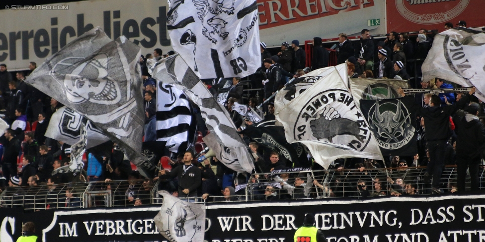 Admira Wacker - Sturm Graz
Oesterreichische Fussball Bundesliga, 28. Runde, FC Admira Wacker Moedling - SK Sturm Graz, Stadion Suedstadt Maria Enzersdorf, 19.03.2016. 

Foto zeigt Fans von Sturm
