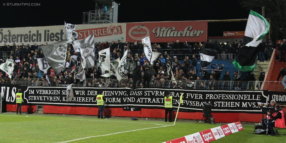 Admira Wacker - Sturm Graz
Oesterreichische Fussball Bundesliga, 28. Runde, FC Admira Wacker Moedling - SK Sturm Graz, Stadion Suedstadt Maria Enzersdorf, 19.03.2016. 

Foto zeigt Fans von Sturm mit einem Spruchband
Schlüsselwörter: protest