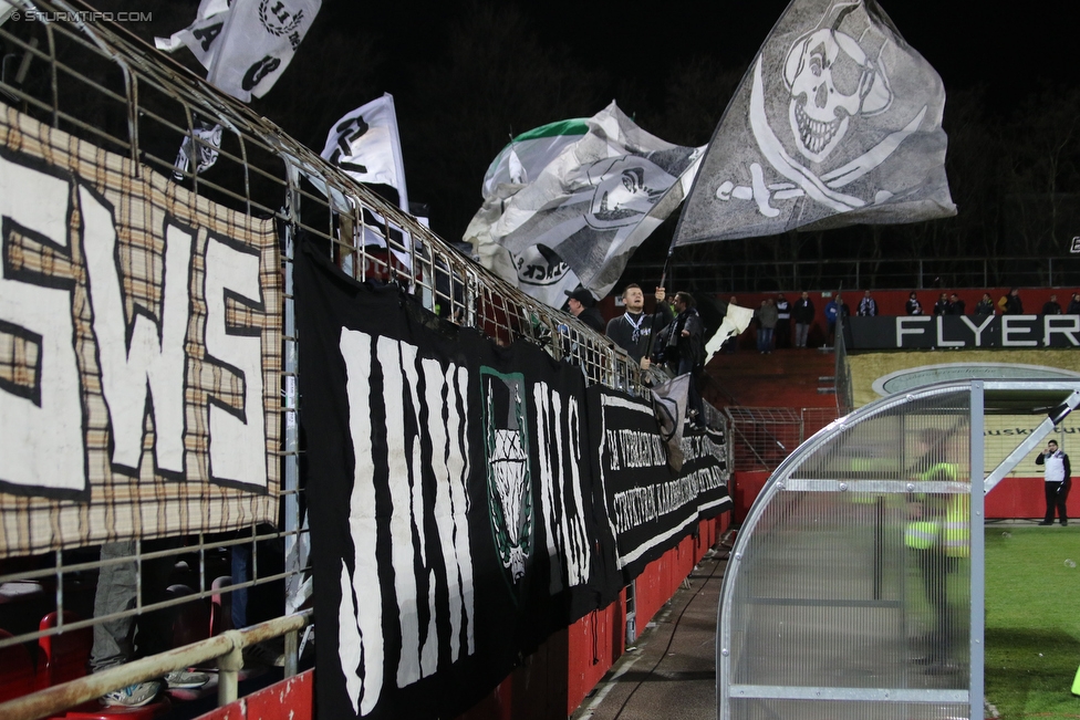 Admira Wacker - Sturm Graz
Oesterreichische Fussball Bundesliga, 28. Runde, FC Admira Wacker Moedling - SK Sturm Graz, Stadion Suedstadt Maria Enzersdorf, 19.03.2016. 

Foto zeigt Fans von Sturm
