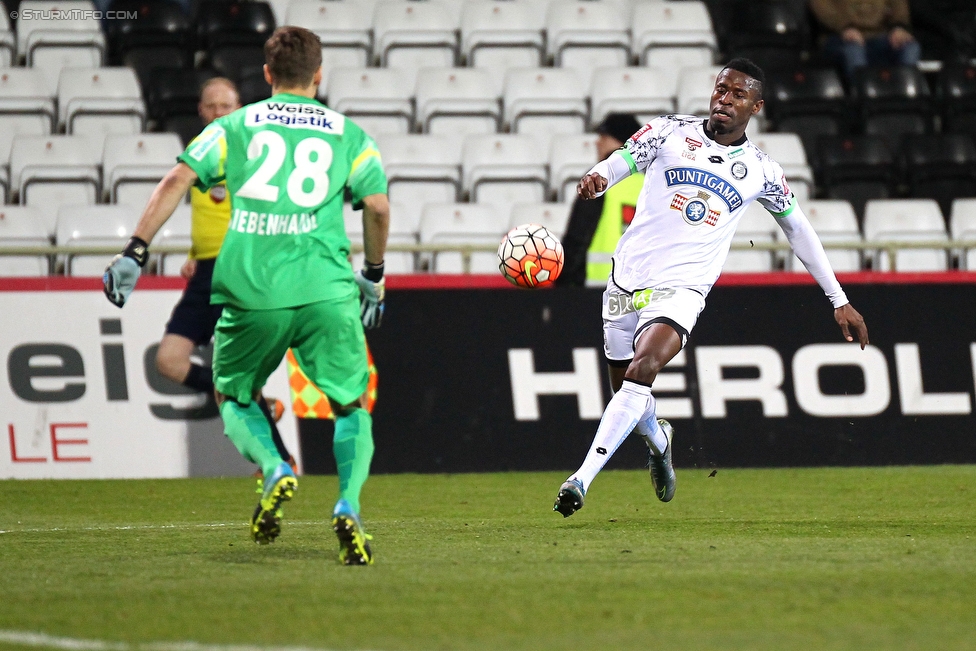 Admira Wacker - Sturm Graz
Oesterreichische Fussball Bundesliga, 28. Runde, FC Admira Wacker Moedling - SK Sturm Graz, Stadion Suedstadt Maria Enzersdorf, 19.03.2016. 

Foto zeigt Joerg Siebenhandl (Admira) und Osagie Bright Edomwonyi (Sturm)
