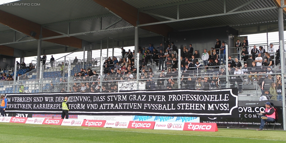 Groedig - Sturm Graz
Oesterreichische Fussball Bundesliga, 29. Runde, SV Groedig - SK Sturm Graz, Untersbergarena Groedig, 02.04.2016. 

Foto zeigt Fans von Sturm mit einem Spruchband
Schlüsselwörter: protest