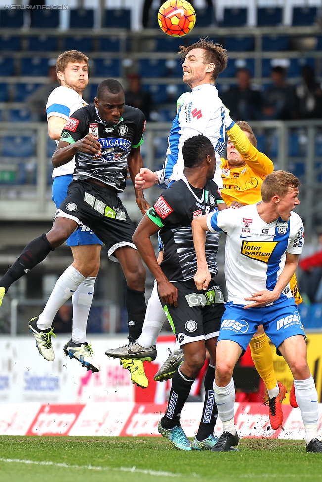 Groedig - Sturm Graz
Oesterreichische Fussball Bundesliga, 29. Runde, SV Groedig - SK Sturm Graz, Untersbergarena Groedig, 02.04.2016. 

Foto zeigt Osagie Bright Edomwonyi (Sturm), Masakuba-Wilson Kamavuaka (Sturm) und Rene Swete (Groedig)
