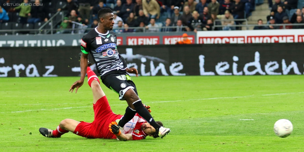 Sturm Graz - Altach
Oesterreichische Fussball Bundesliga, 30. Runde, SK Sturm Graz - SC Rheindorf Altach, Stadion Liebenau Graz, 09.04.2016. 

Foto zeigt Osagie Bright Edomwonyi (Sturm) und Martin Kobras (Altach)
Schlüsselwörter: tor