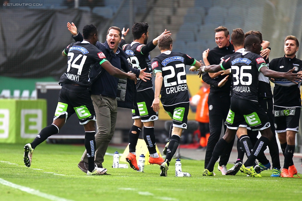 Sturm Graz - Altach
Oesterreichische Fussball Bundesliga, 30. Runde, SK Sturm Graz - SC Rheindorf Altach, Stadion Liebenau Graz, 09.04.2016. 

Foto zeigt Osagie Bright Edomwonyi (Sturm), Franco Foda (Cheftrainer Sturm), Tanju Kayhan (Sturm), Andreas Gruber (Sturm), Osagie Bright Edomwonyi (Sturm) und Masakuba-Wilson Kamavuaka (Sturm)
Schlüsselwörter: torjubel