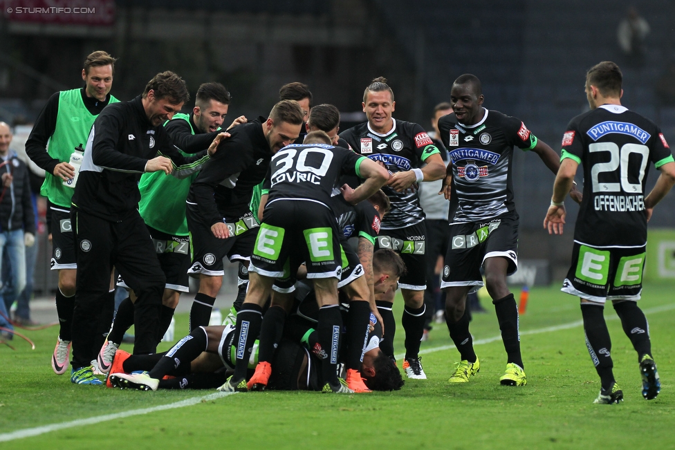 Sturm Graz - Altach
Oesterreichische Fussball Bundesliga, 30. Runde, SK Sturm Graz - SC Rheindorf Altach, Stadion Liebenau Graz, 09.04.2016. 

Foto zeigt die Mannschaft von Sturm
Schlüsselwörter: torjubel