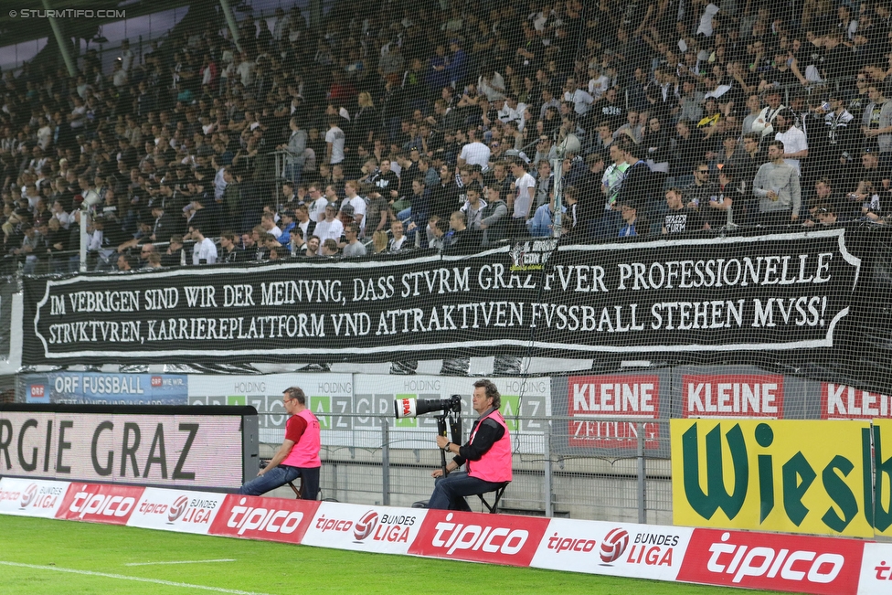 Sturm Graz - Wolfsberg
Oesterreichische Fussball Bundesliga, 31. Runde, SK Sturm Graz - Wolfsberger AC, Stadion Liebenau Graz, 16.04.2016. 

Foto zeigt Fans von Sturm mit einem Spruchband
Schlüsselwörter: protest