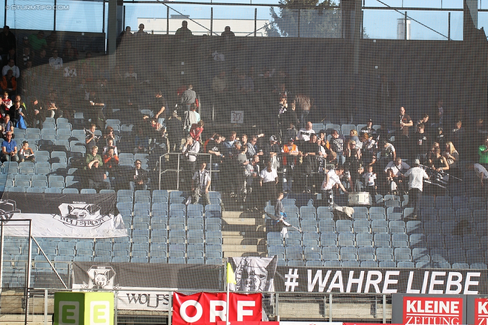 Sturm Graz - Wolfsberg
Oesterreichische Fussball Bundesliga, 31. Runde, SK Sturm Graz - Wolfsberger AC, Stadion Liebenau Graz, 16.04.2016. 

Foto zeigt Fans von Wolfsberg
