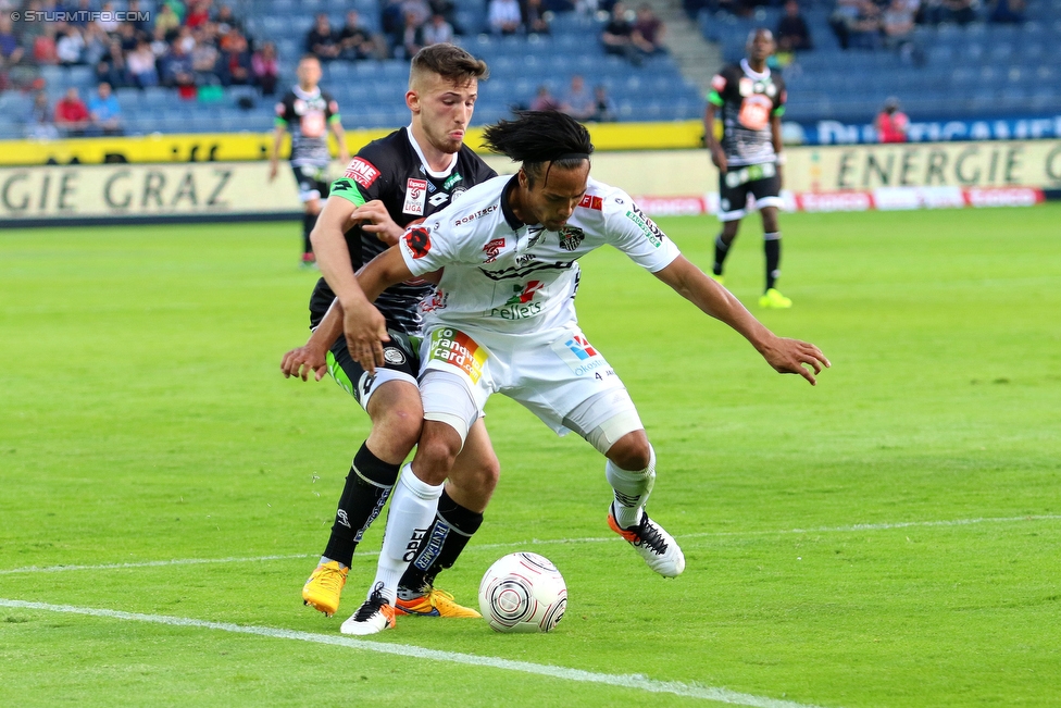 Sturm Graz - Wolfsberg
Oesterreichische Fussball Bundesliga, 31. Runde, SK Sturm Graz - Wolfsberger AC, Stadion Liebenau Graz, 16.04.2016. 

Foto zeigt Donisi Avdijaj (Sturm) und Stephan Palla (Wolfsberg)
