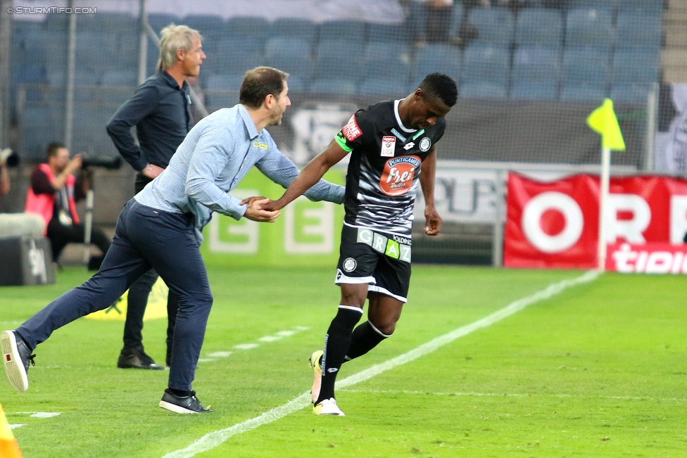 Sturm Graz - Wolfsberg
Oesterreichische Fussball Bundesliga, 31. Runde, SK Sturm Graz - Wolfsberger AC, Stadion Liebenau Graz, 16.04.2016. 

Foto zeigt Franco Foda (Cheftrainer Sturm) und Osagie Bright Edomwonyi (Sturm)
