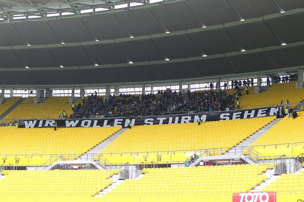 Rapid Wien - Sturm Graz
Oesterreichische Fussball Bundesliga, 32. Runde, SK Rapid Wien - SK Sturm Graz, Ernst Happel Stadion Wien, 24.04.2016. 

Foto zeigt Fans von Sturm mit einem Spruchband
Schlüsselwörter: protest