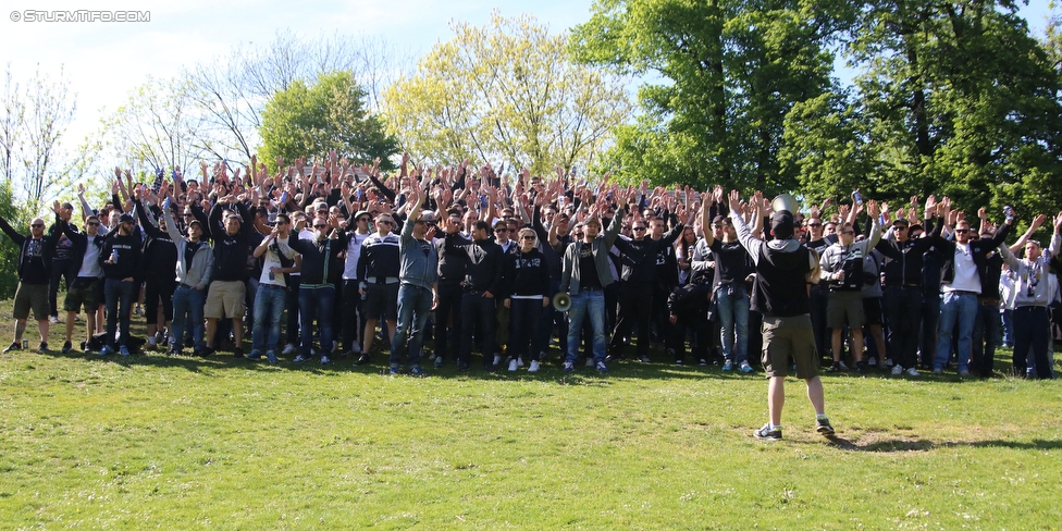 Sturm Graz - Ried
Oesterreichische Fussball Bundesliga, 33. Runde, SK Sturm Graz - SV Ried, Stadion Liebenau Graz, 30.04.2016. 

Foto zeigt Fans von Sturm beim Augartenpicknick
