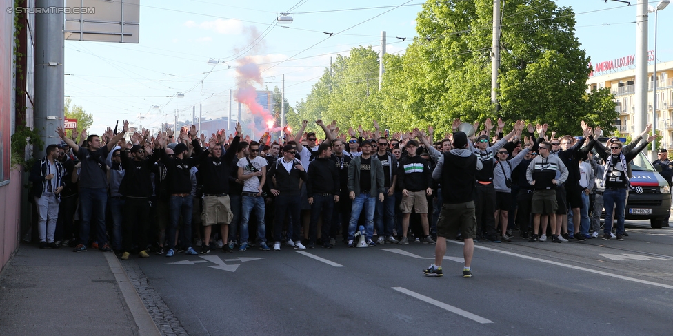 Sturm Graz - Ried
Oesterreichische Fussball Bundesliga, 33. Runde, SK Sturm Graz - SV Ried, Stadion Liebenau Graz, 30.04.2016. 

Foto zeigt Fans von Sturm beim Corteo
