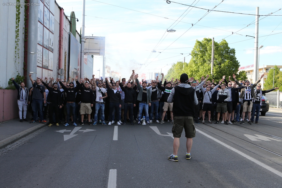 Sturm Graz - Ried
Oesterreichische Fussball Bundesliga, 33. Runde, SK Sturm Graz - SV Ried, Stadion Liebenau Graz, 30.04.2016. 

Foto zeigt Fans von Sturm beim Corteo
