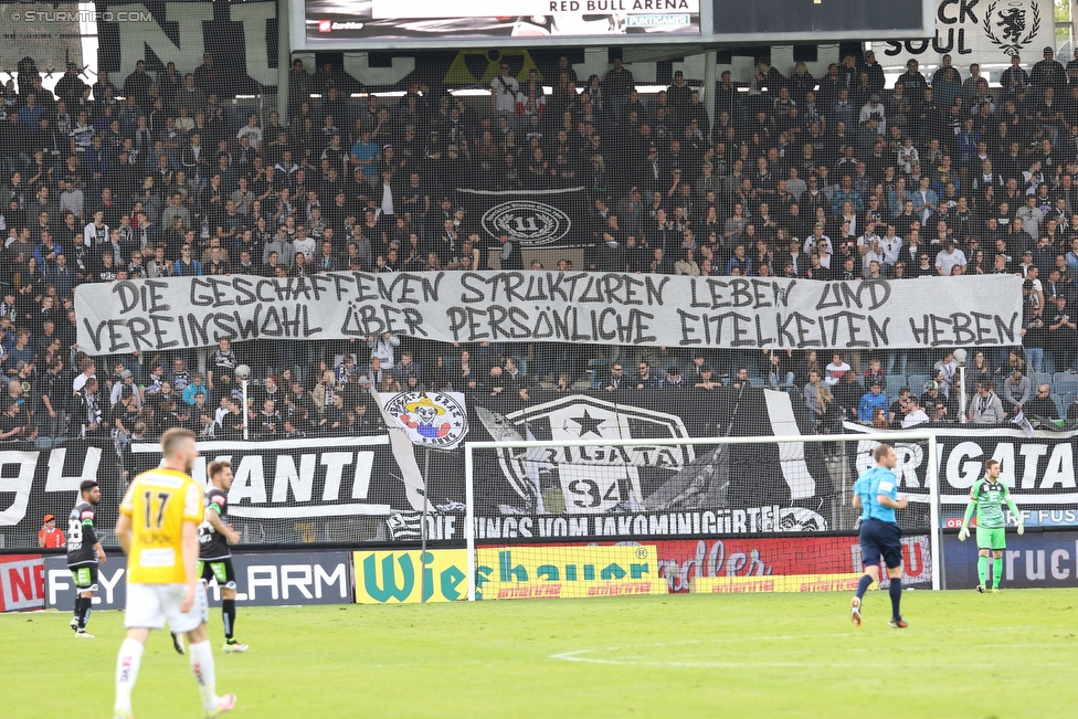 Sturm Graz - Ried
Oesterreichische Fussball Bundesliga, 33. Runde, SK Sturm Graz - SV Ried, Stadion Liebenau Graz, 30.04.2016. 

Foto zeigt Fans von Sturm mit einem Spruchband
