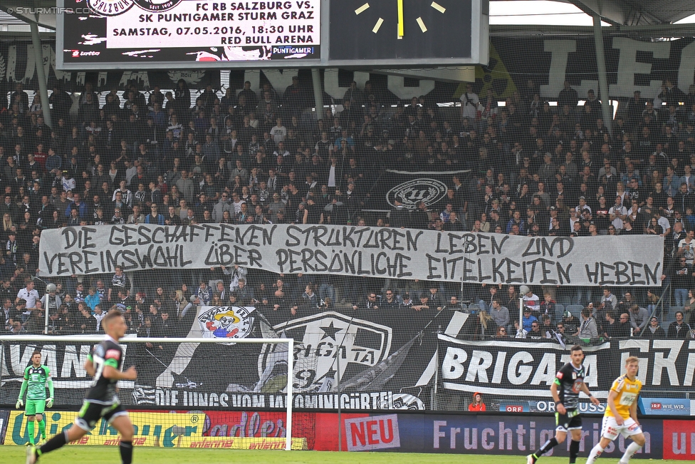 Sturm Graz - Ried
Oesterreichische Fussball Bundesliga, 33. Runde, SK Sturm Graz - SV Ried, Stadion Liebenau Graz, 30.04.2016. 

Foto zeigt Fans von Sturm mit einem Spruchband
