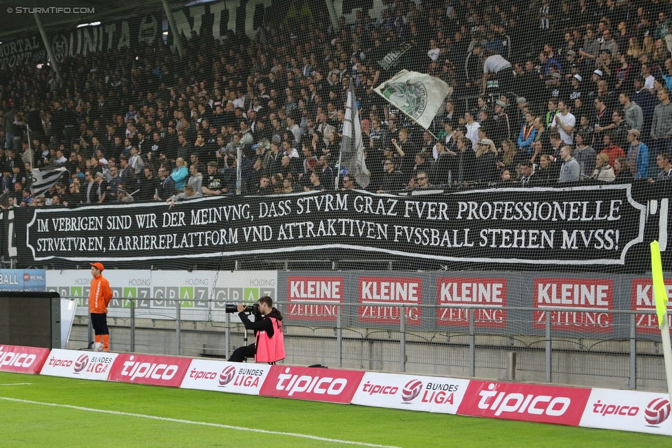 Sturm Graz - Ried
Oesterreichische Fussball Bundesliga, 33. Runde, SK Sturm Graz - SV Ried, Stadion Liebenau Graz, 30.04.2016. 

Foto zeigt Fans von Sturm mit einem Spruchband
Schlüsselwörter: protest