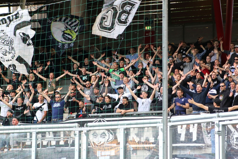 Salzburg - Sturm Graz
Oesterreichische Fussball Bundesliga, 34. Runde, FC RB Salzburg - SK Sturm Graz, Stadion Wals-Siezenheim, 07.05.2016. 

Foto zeigt Fans von Sturm
