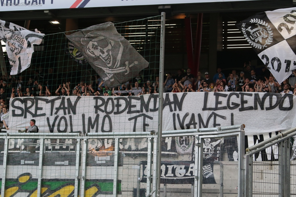 Salzburg - Sturm Graz
Oesterreichische Fussball Bundesliga, 34. Runde, FC RB Salzburg - SK Sturm Graz, Stadion Wals-Siezenheim, 07.05.2016. 

Foto zeigt Fans von Sturm mit einem Spruchband fuer Ivica Osim (ehem. Trainer Sturm)
