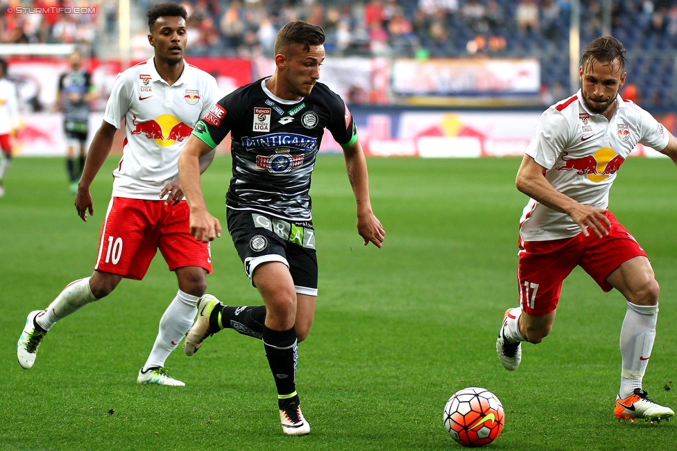 Salzburg - Sturm Graz
Oesterreichische Fussball Bundesliga, 34. Runde, FC RB Salzburg - SK Sturm Graz, Stadion Wals-Siezenheim, 07.05.2016. 

Foto zeigt Valentino Lazaro (Salzburg), Donisi Avdijaj (Sturm) und Andreas Ulmer (Salzburg)
