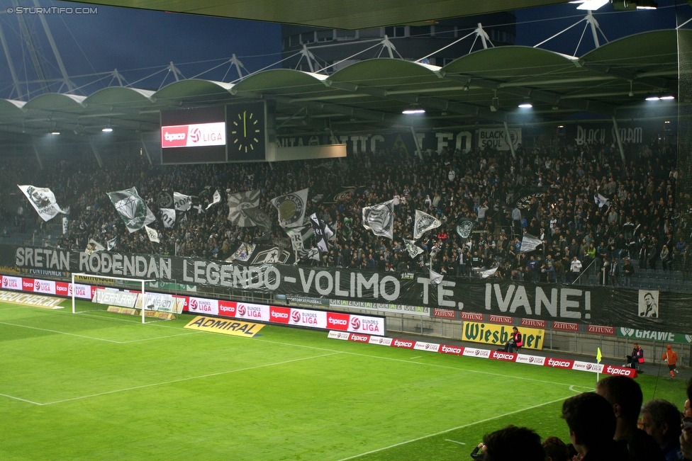 Sturm Graz - Mattersburg
Oesterreichische Fussball Bundesliga, 35. Runde, SK Sturm Graz - SV Mattersburg, Stadion Liebenau Graz, 11.05.2016. 

Foto zeigt Fans von Sturm mit einem Spruchband fuer Ivica Osim (ehem. Trainer Sturm)
