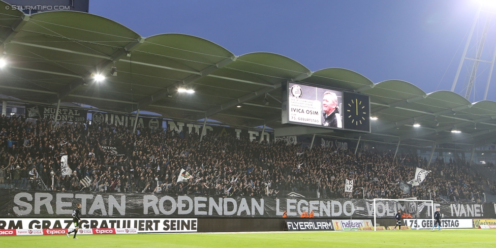 Sturm Graz - Mattersburg
Oesterreichische Fussball Bundesliga, 35. Runde, SK Sturm Graz - SV Mattersburg, Stadion Liebenau Graz, 11.05.2016. 

Foto zeigt Fans von Sturm mit einem Spruchband fuer Ivica Osim (ehem. Trainer Sturm)
