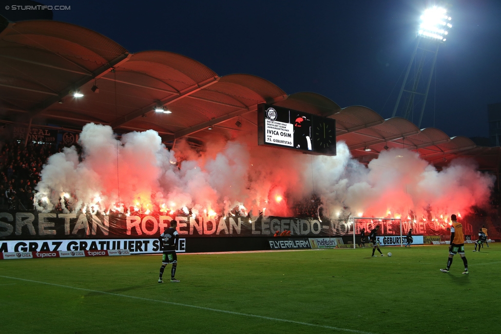 Sturm Graz - Mattersburg
Oesterreichische Fussball Bundesliga, 35. Runde, SK Sturm Graz - SV Mattersburg, Stadion Liebenau Graz, 11.05.2016. 

Foto zeigt Fans von Sturm mit einem Spruchband fuer Ivica Osim (ehem. Trainer Sturm)
Schlüsselwörter: pyrotechnik