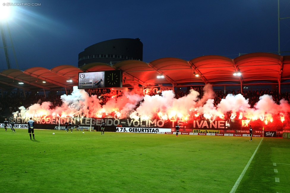 Sturm Graz - Mattersburg
Oesterreichische Fussball Bundesliga, 35. Runde, SK Sturm Graz - SV Mattersburg, Stadion Liebenau Graz, 11.05.2016. 

Foto zeigt Fans von Sturm mit einem Spruchband fuer Ivica Osim (ehem. Trainer Sturm)
Schlüsselwörter: pyrotechnik